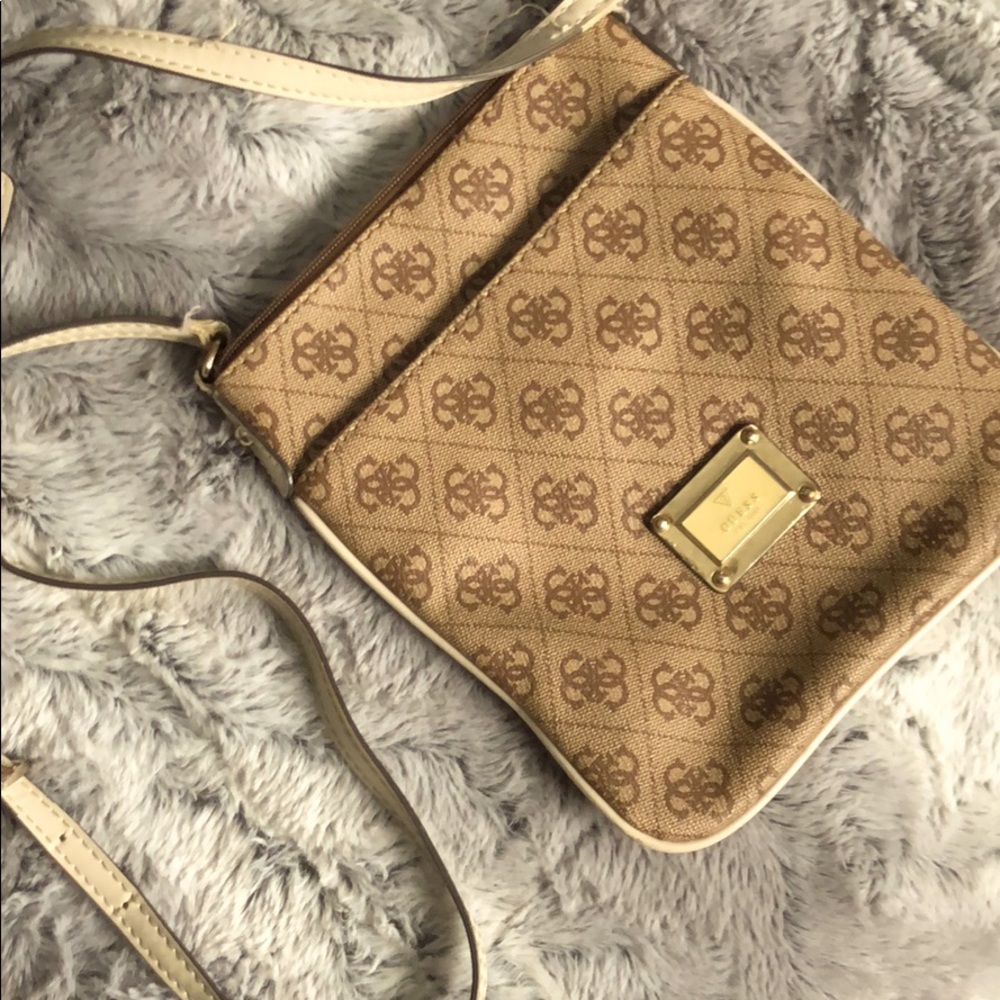GUESS PURSE